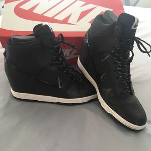 Nike Dunk Sky Hi Essential